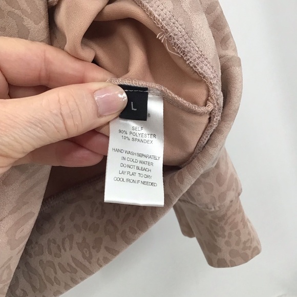 Dee Dee Women’s LUX Pullover Animal Print Casual Comfy Warm Blush Pink Size L - Picture 3 of 6